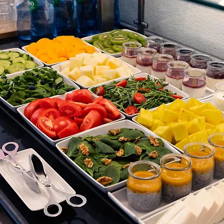 מלון Sana Capitol 3*