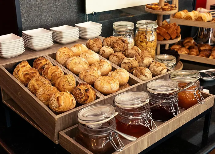 Sana Capitol מלון 3*