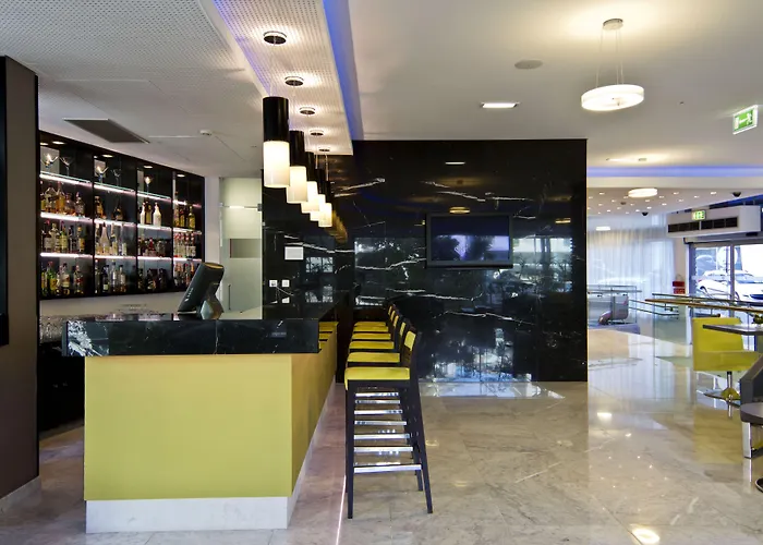 מלון Sana Capitol 3*